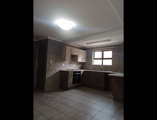 3 BEDROOM APARTMENT FOR SALE IN SUNNYSIDE